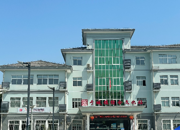 永乐高ylg888888正能量:职工抢修献血车,好人好事成风景! 永乐高ylg888888正能量:职工抢修献血车,好人好事成风景!